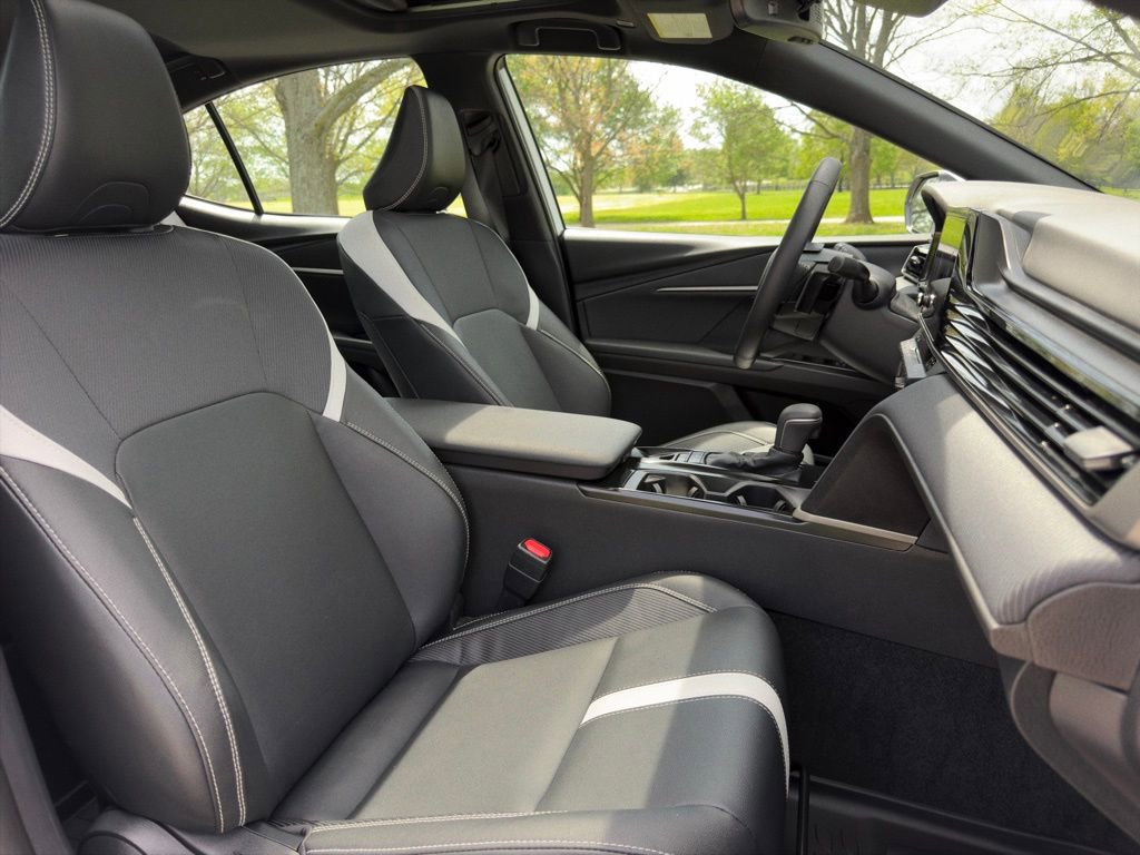 Used 2025 Toyota Camry SE w/ Convenience Package AWD/4WD image 25