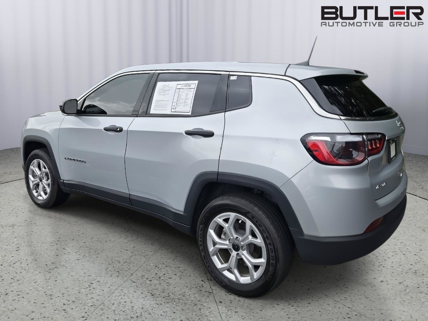 Used 2025 Jeep Compass Sport AWD/4WD image 7