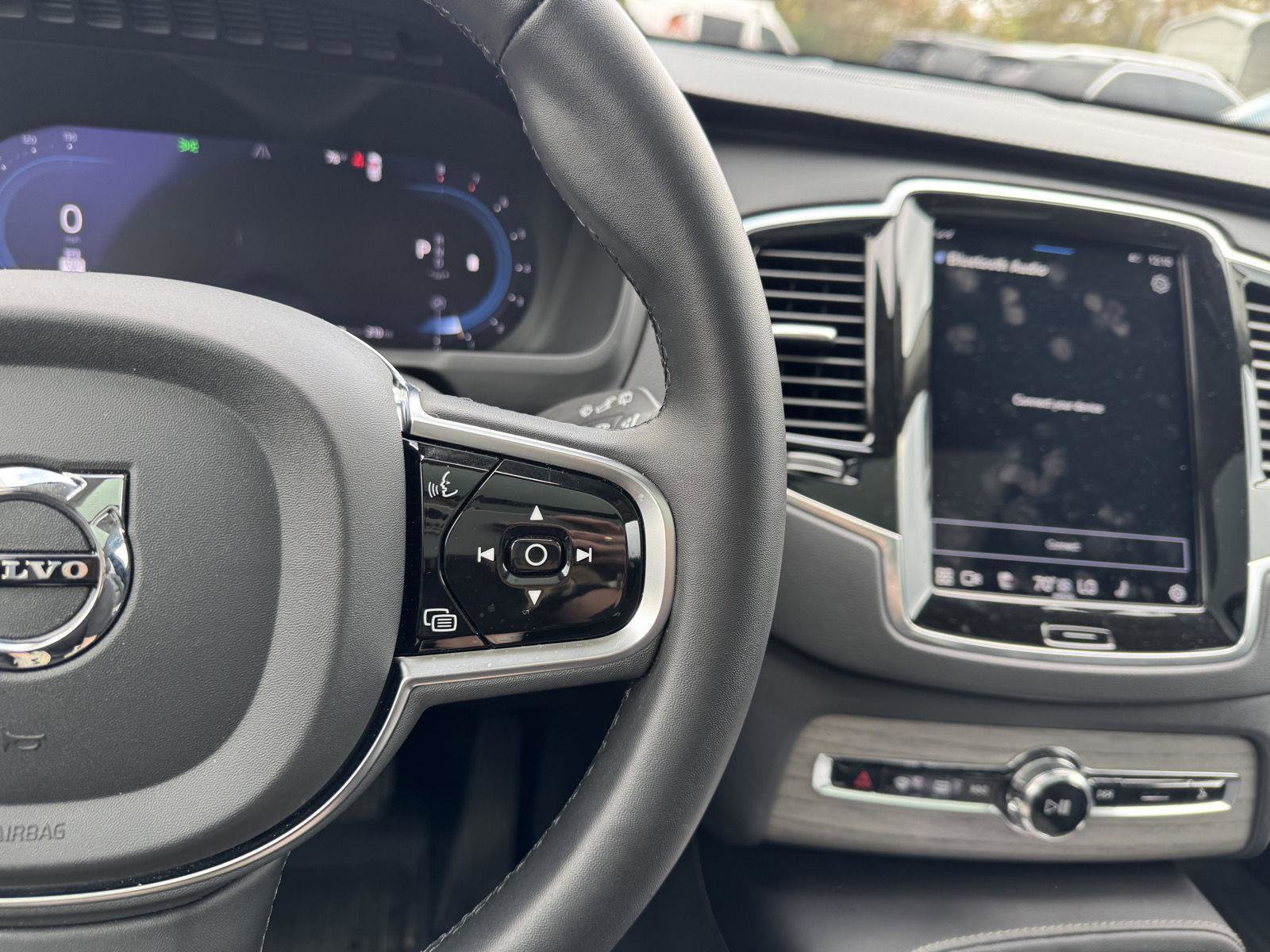 Used 2024 Volvo XC90 B6 Ultimate w/ Protection Package image 12