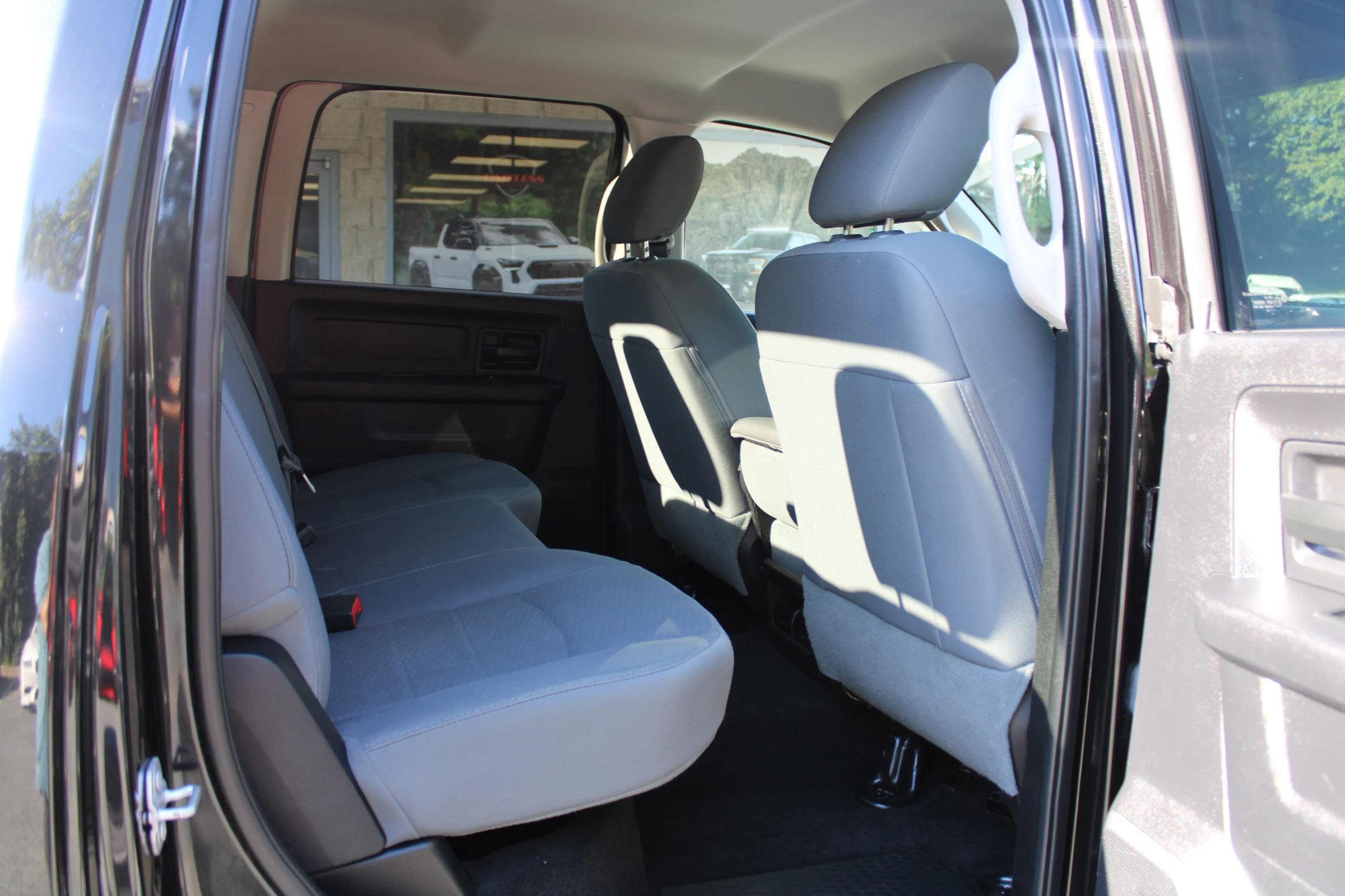 Used 2016 RAM 3500 Tradesman w/ Chrome Appearance Group RWD image 22