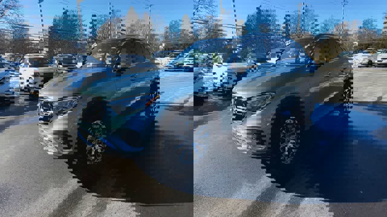 Used 2025 Mercedes-Benz GLC 300 4MATIC image 4