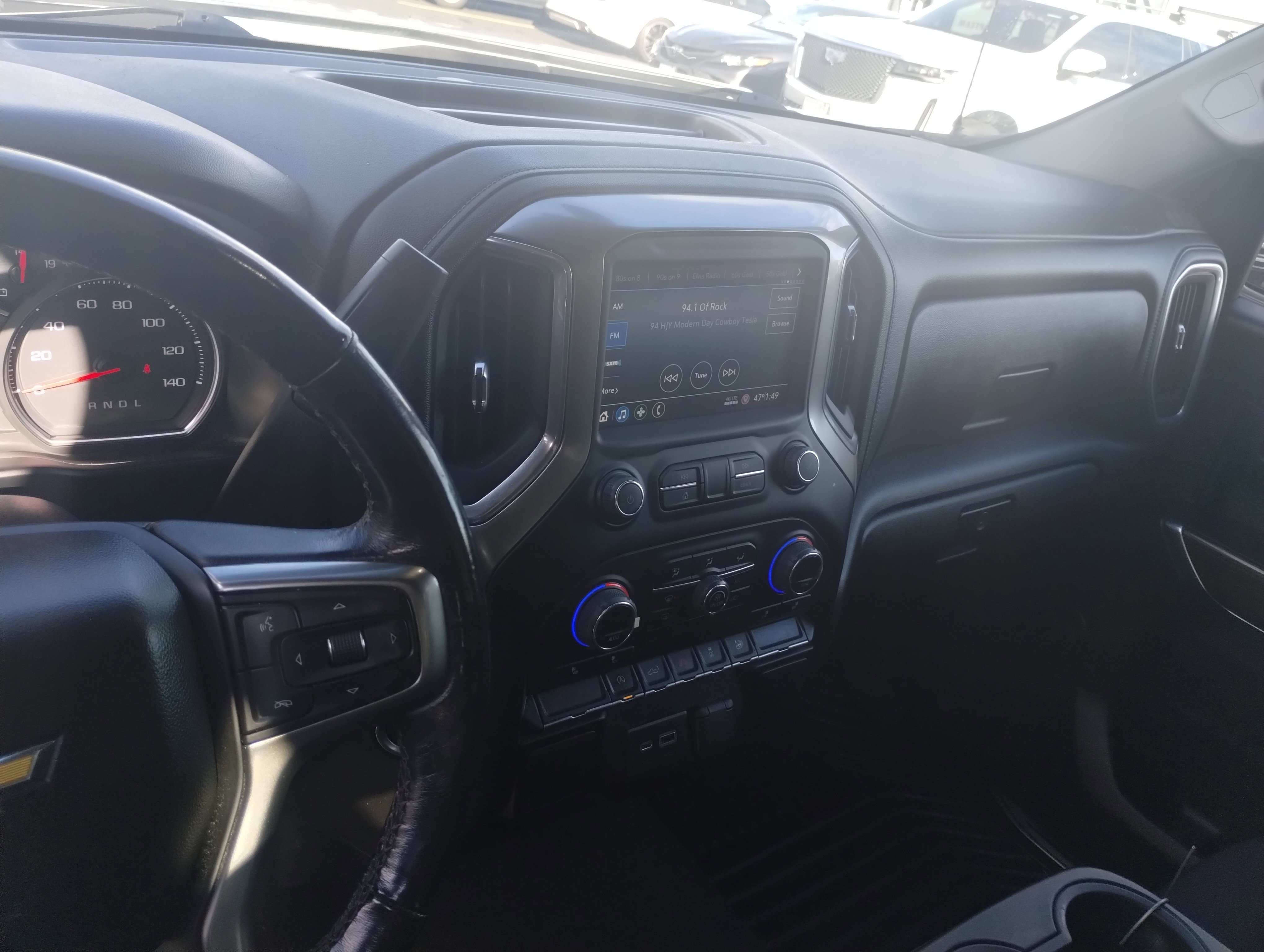 Used 2022 Chevrolet Silverado 1500 LT image 11