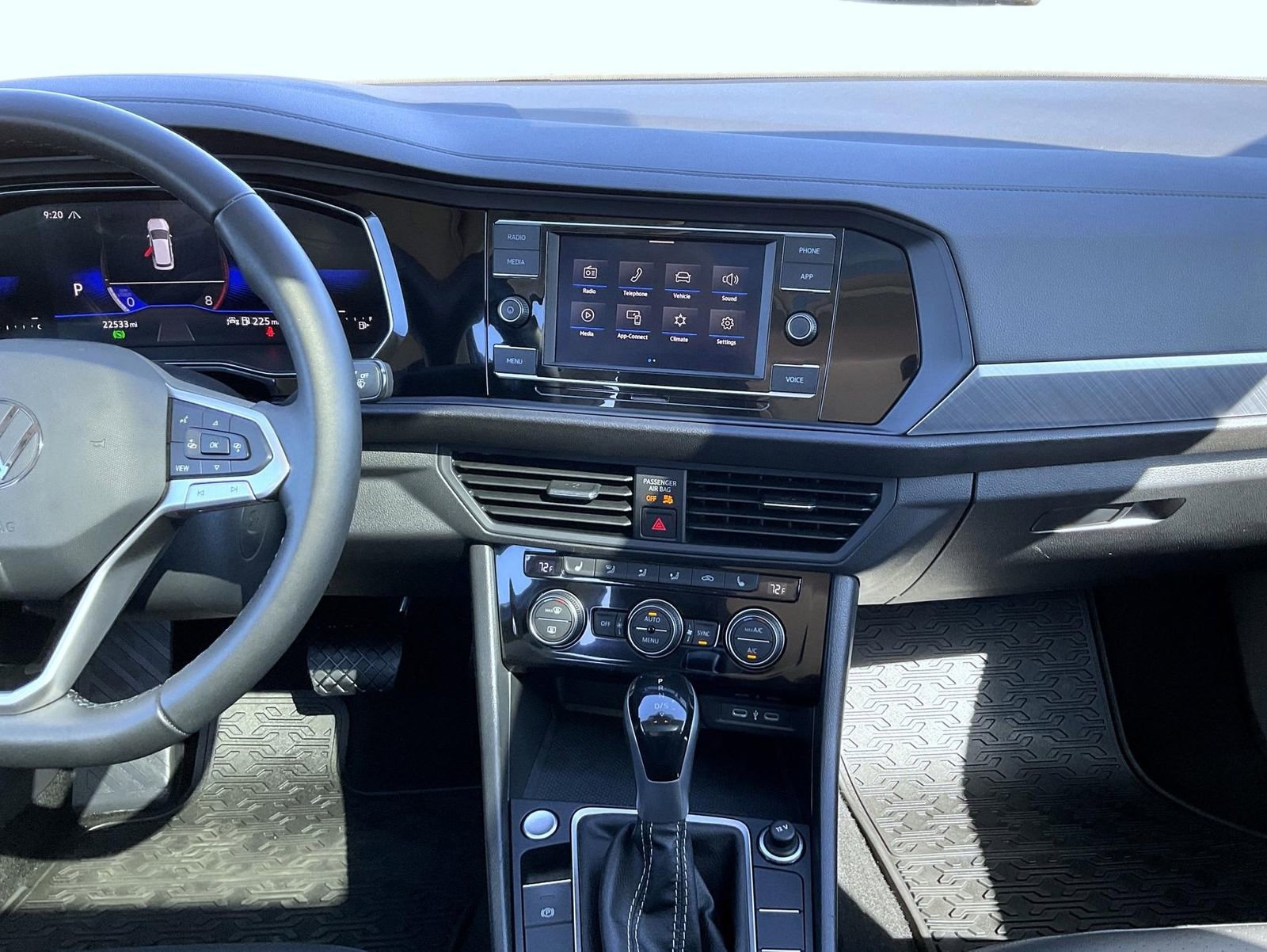 Used 2023 Volkswagen Jetta SE FWD image 13
