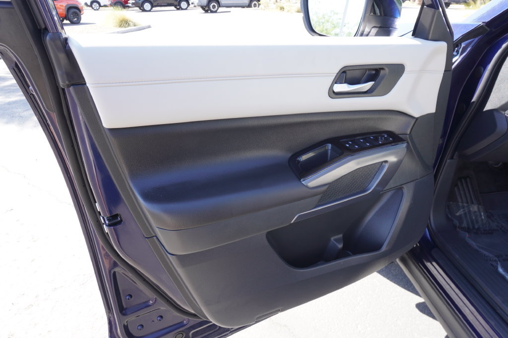 New 2026 Nissan Pathfinder SL w/ SL Premium Package AWD/4WD image 16