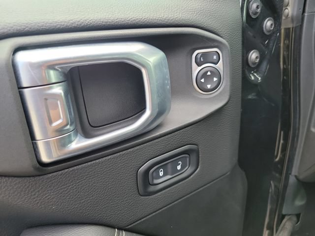 Used 2022 Jeep Wrangler Unlimited Sahara AWD/4WD image 22