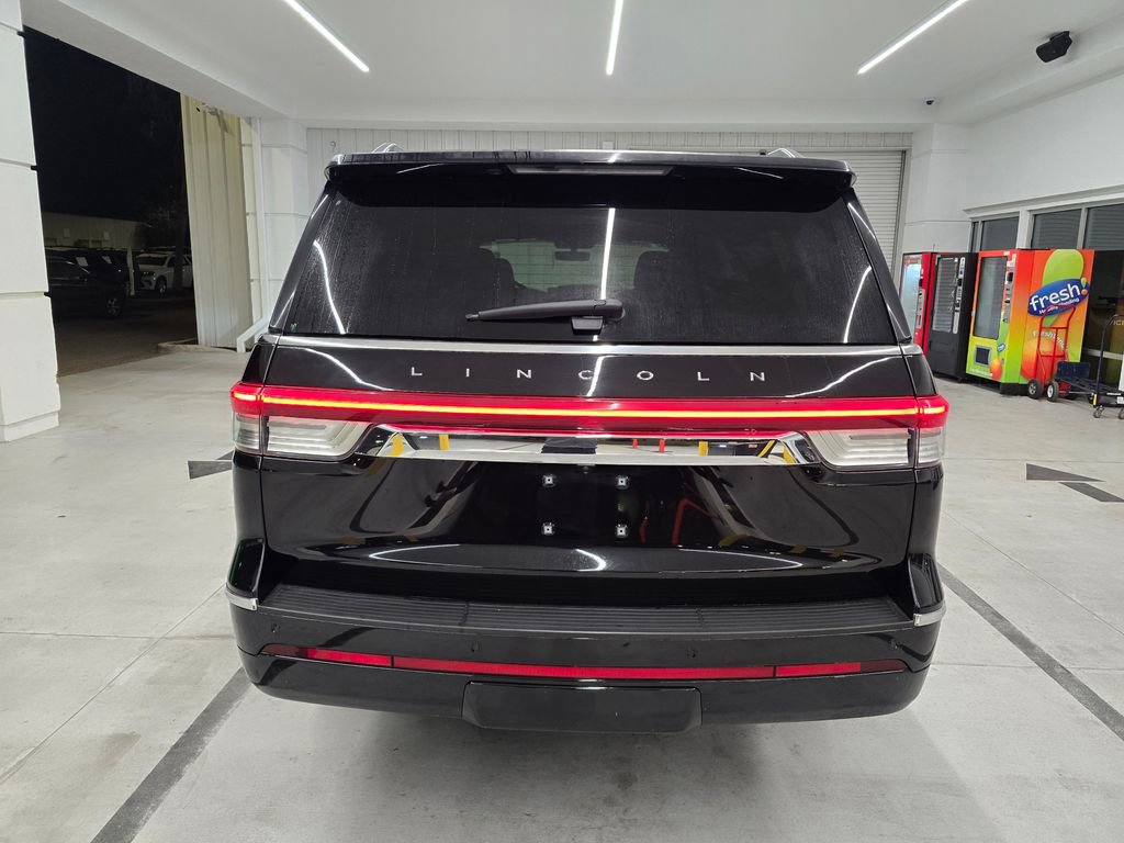Used 2023 Lincoln Navigator L Reserve RWD image 5