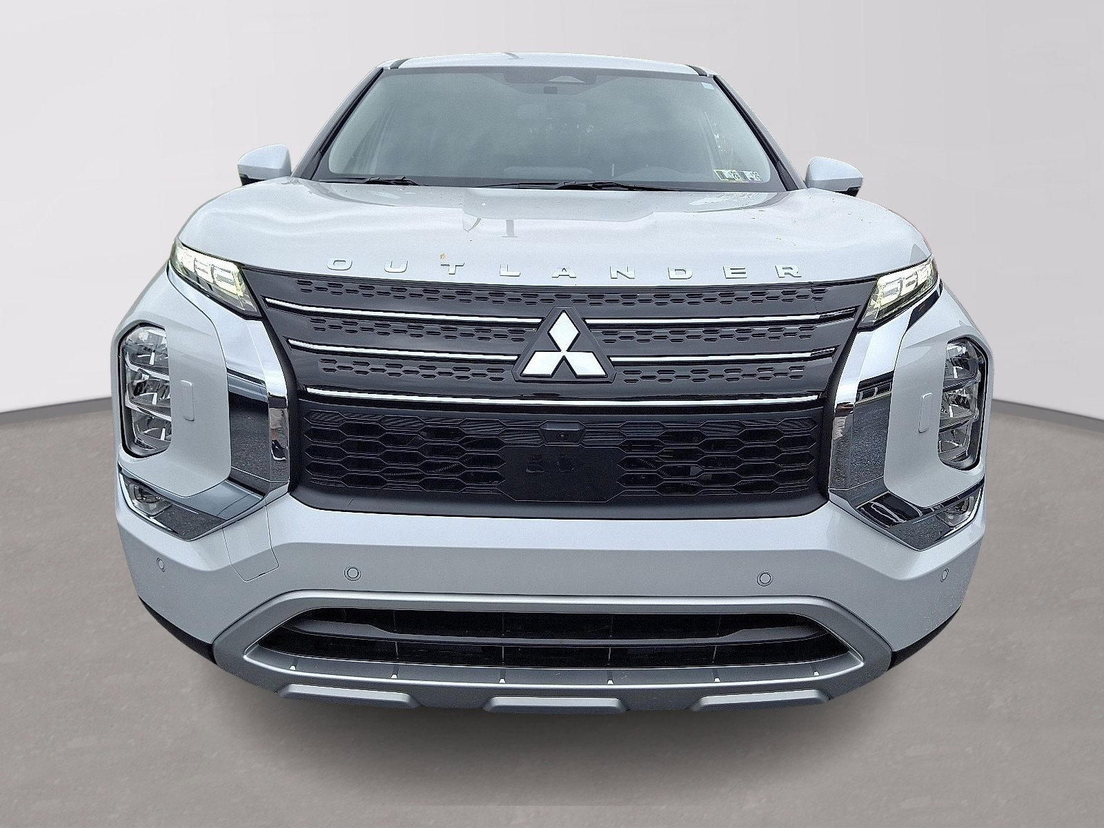 New 2025 Mitsubishi Outlander SE image 2