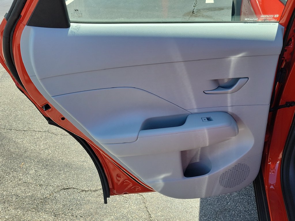 Used 2025 Hyundai Kona SE FWD image 8