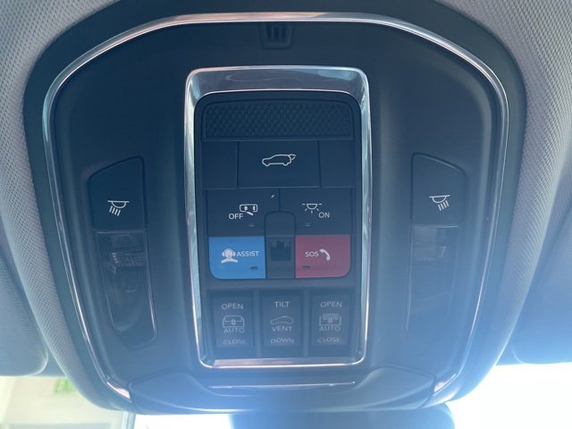 Used 2023 Jeep Grand Cherokee Limited image 32