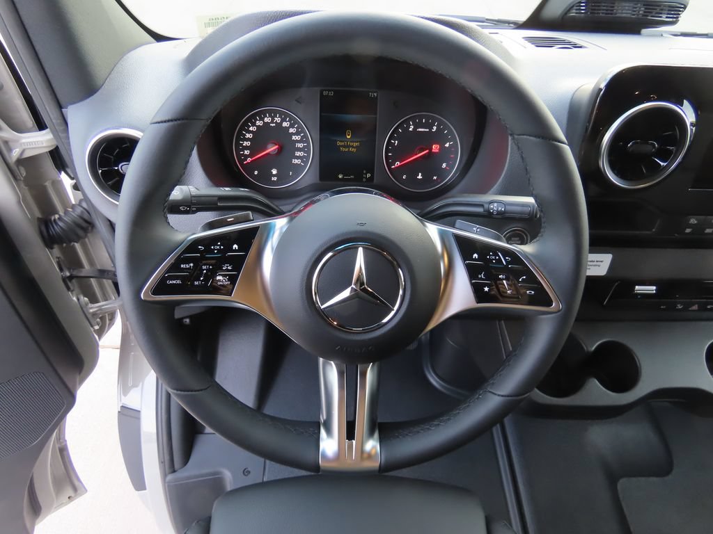 Used 2025 Mercedes-Benz Sprinter 2500 image 11