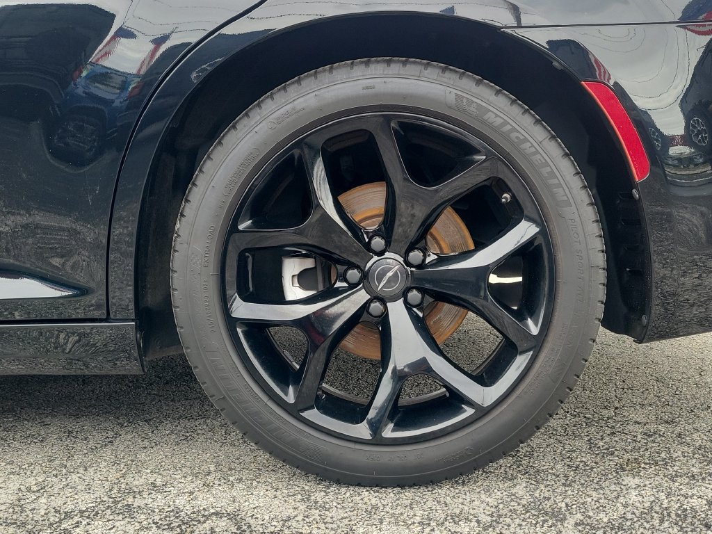 Used 2023 Chrysler 300 S w/ Comfort Group RWD image 5