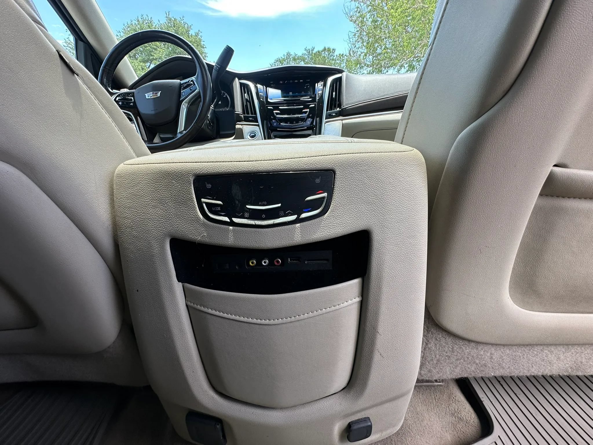 Used 2016 Cadillac Escalade ESV Luxury AWD/4WD image 30