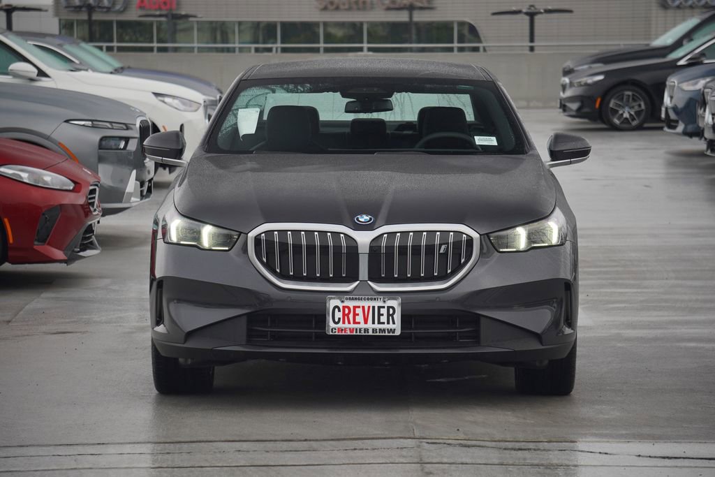 Used 2025 BMW i5 xDrive40 w/ Premium Package image 2