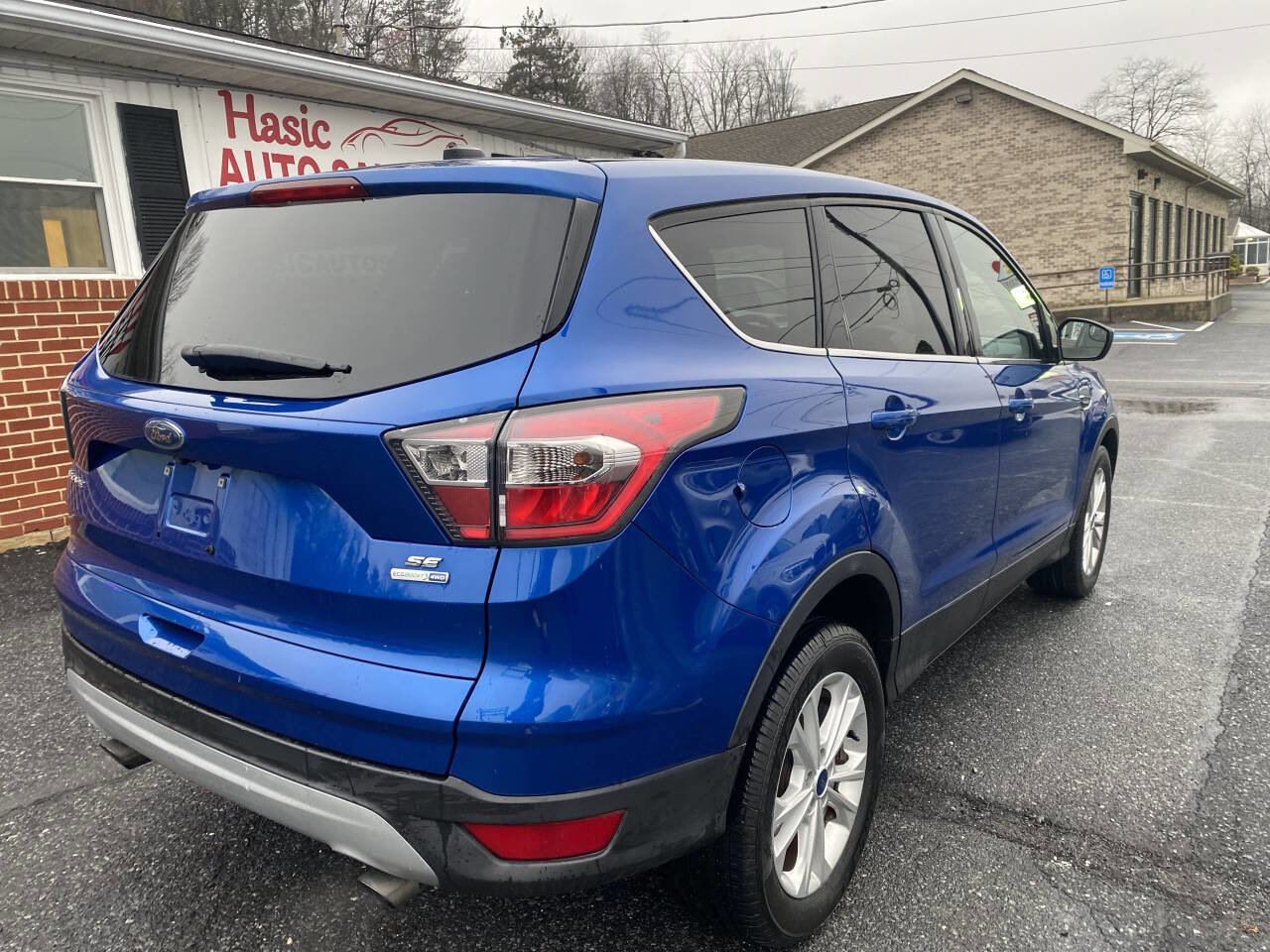 Used 2017 Ford Escape SE image 6