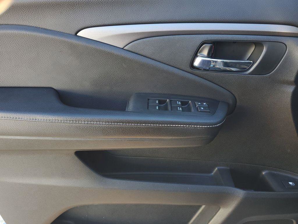 Used 2023 Honda Ridgeline Sport image 9