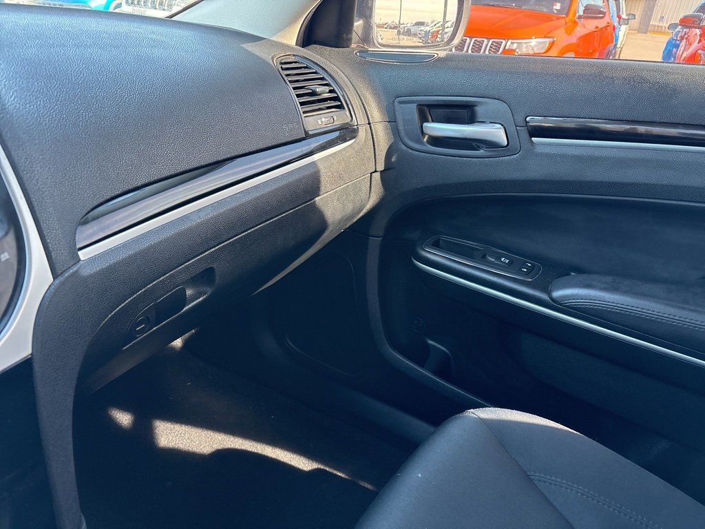 Used 2023 Chrysler 300 Touring w/ Sport Appearance Package image 19