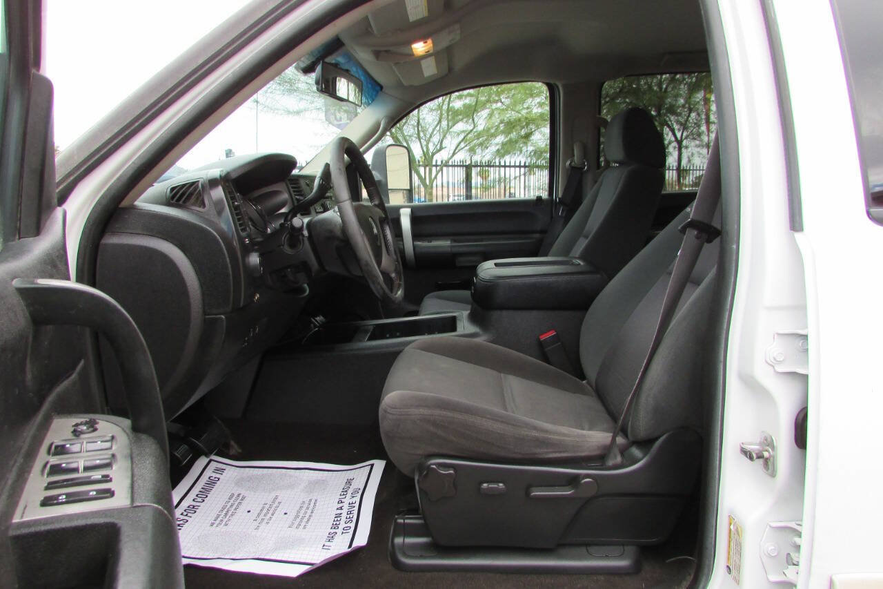 Used 2007 Chevrolet Silverado 2500 LT w/ 2LT Convenience Package AWD/4WD image 18