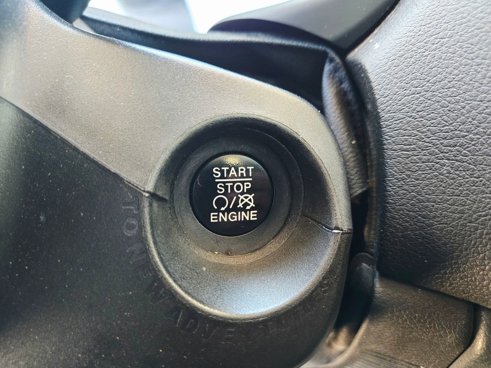 Used 2015 Jeep Renegade Trailhawk w/ Cold Weather Group image 19