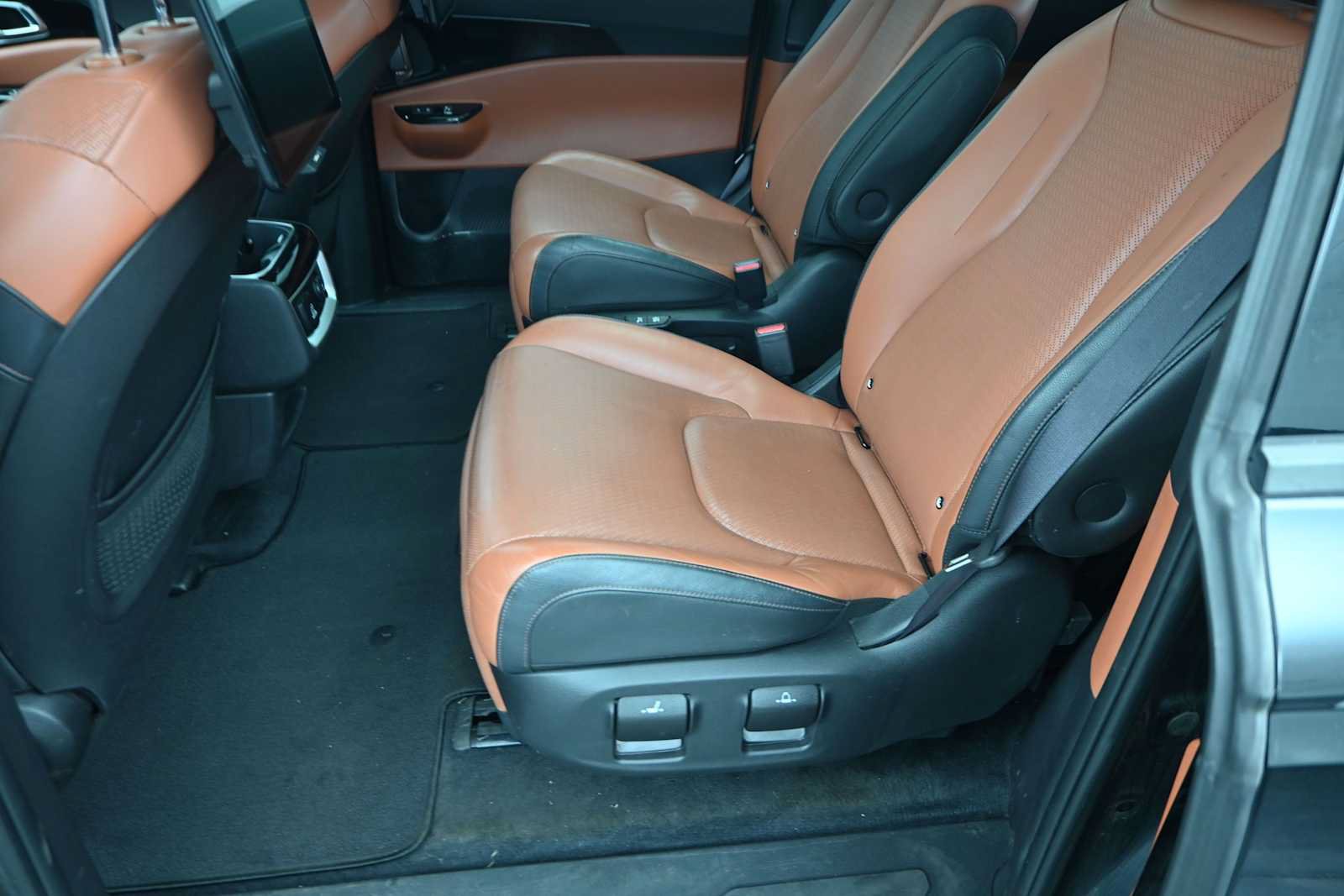 Used 2022 Kia Carnival SX Prestige FWD image 25