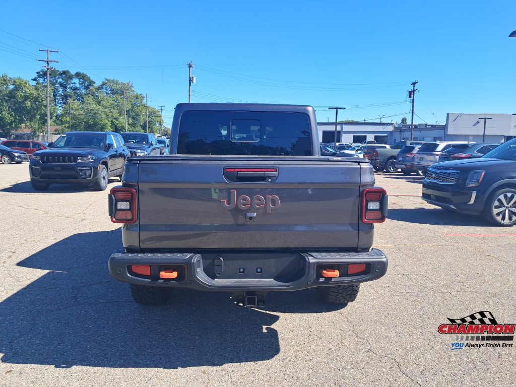 Used 2025 Jeep Gladiator Mojave AWD/4WD image 4
