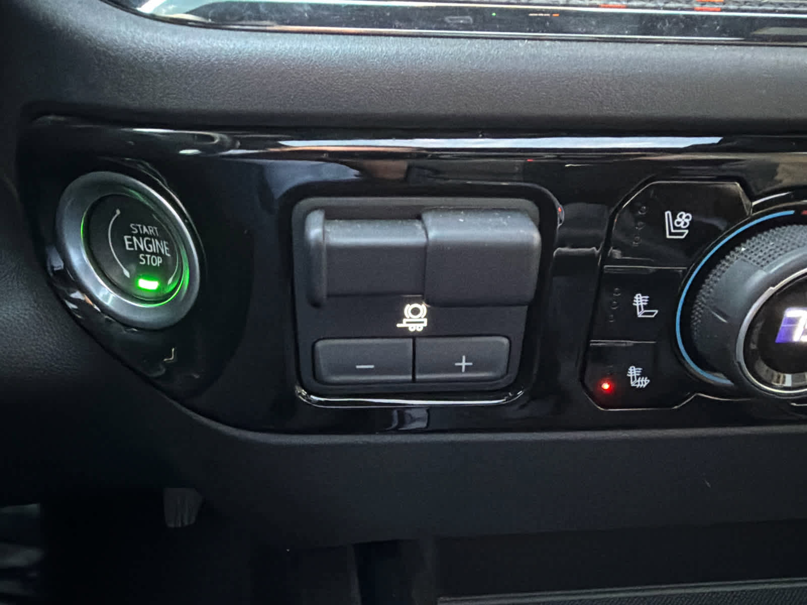 Used 2022 Chevrolet Silverado 1500 ZR2 w/ Technology Package image 38