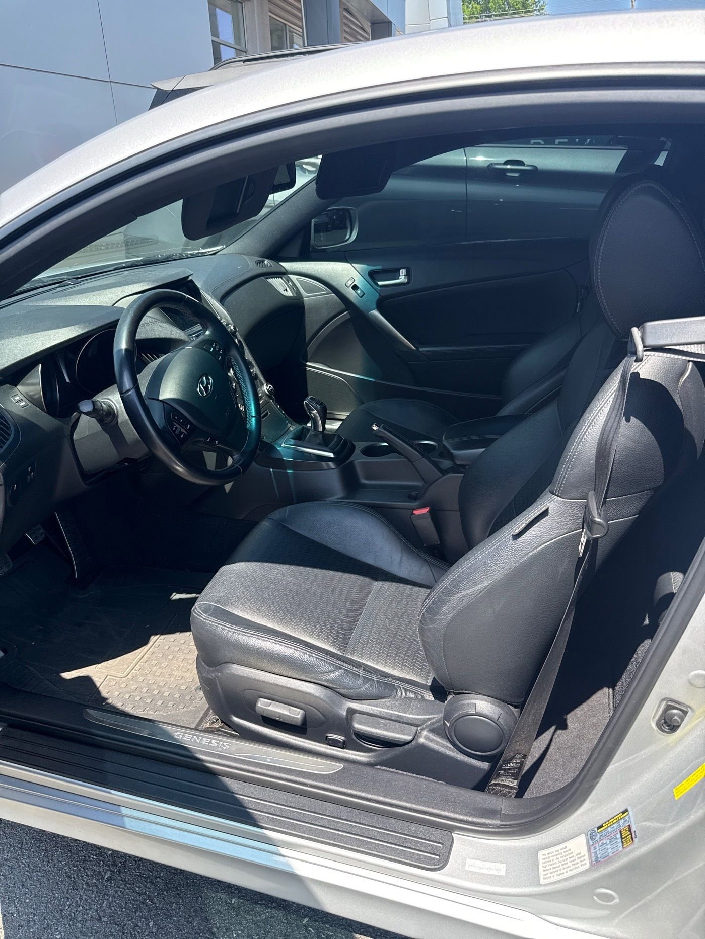 Used 2015 Hyundai Genesis 3.8 RWD image 9
