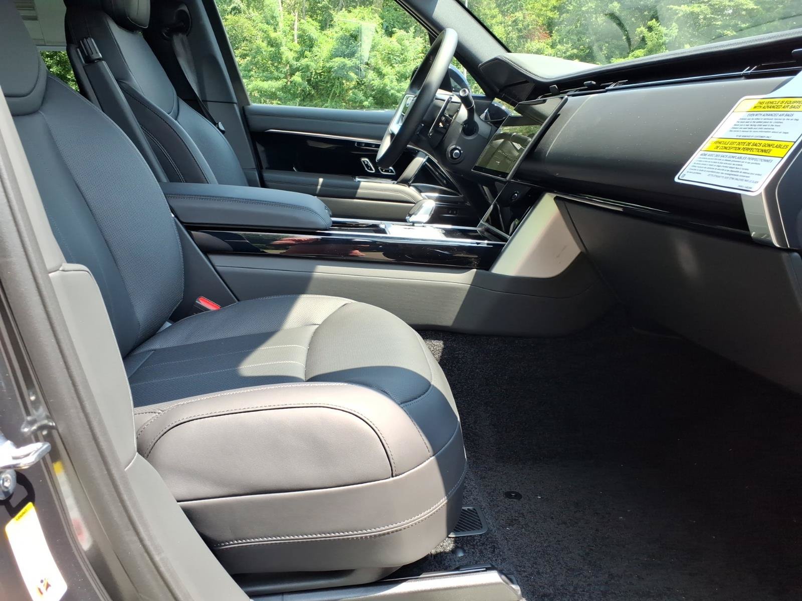 New 2026 Land Rover Range Rover SE AWD/4WD image 3