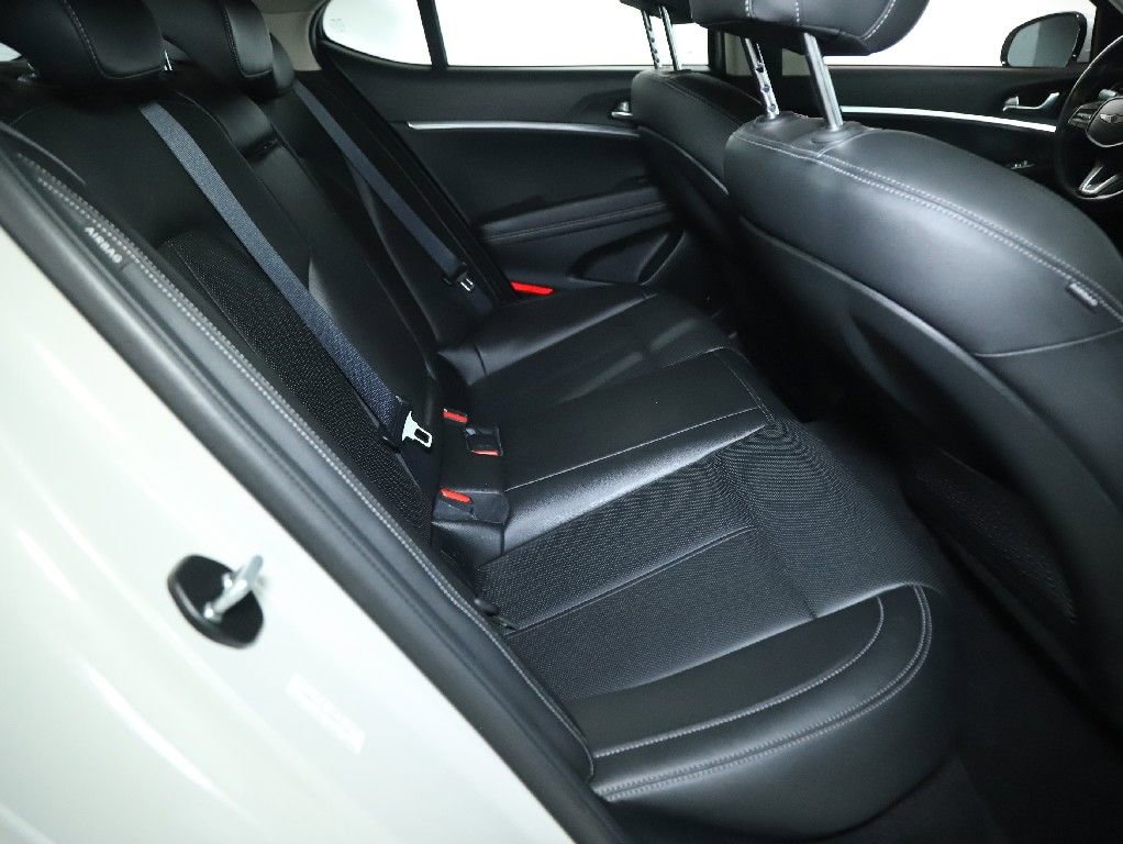 Used 2025 Genesis G70 2.5T image 33