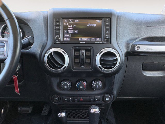 Used 2016 Jeep Wrangler Unlimited Sahara w/ Connectivity Group AWD/4WD image 8