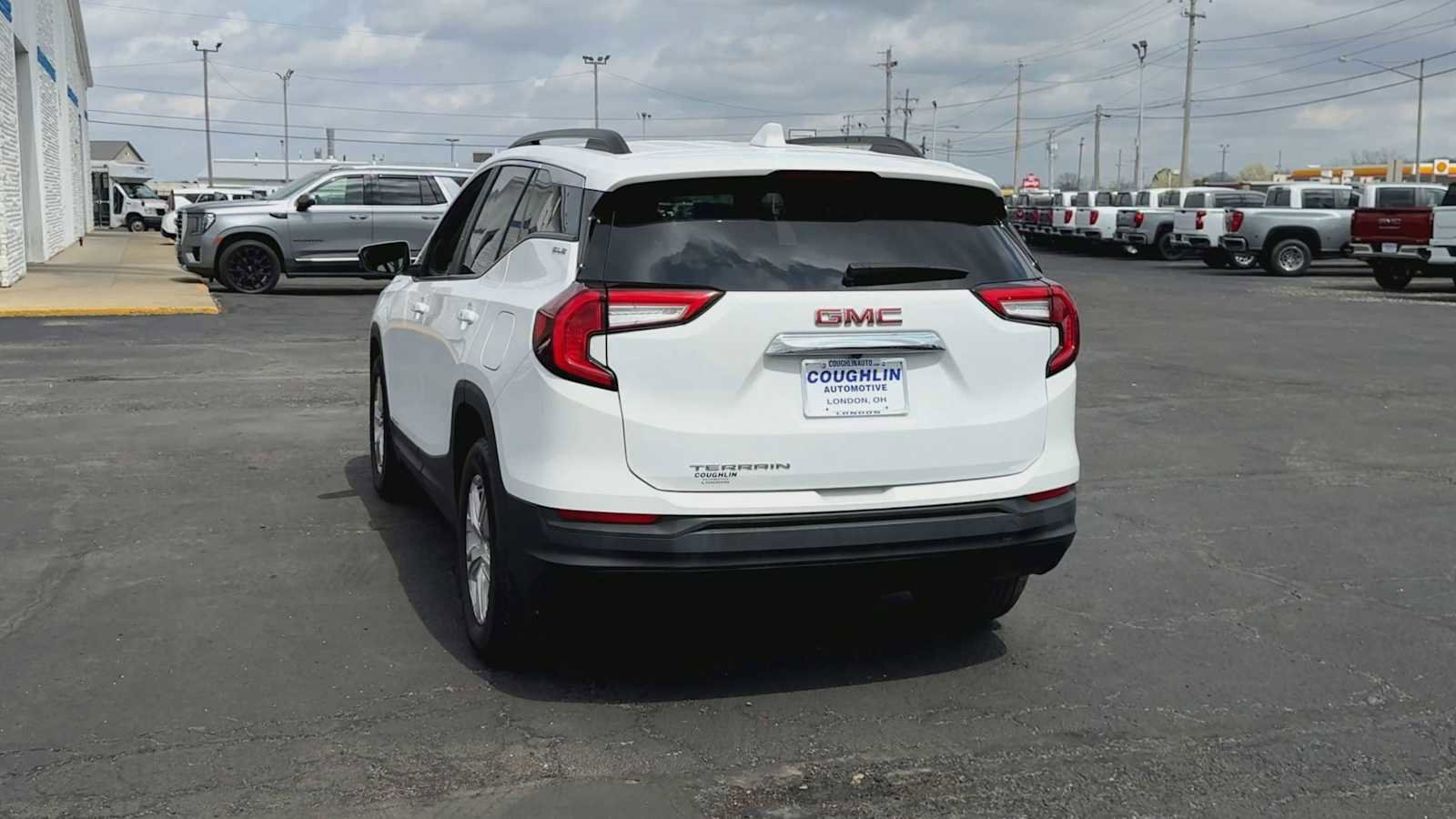 Certified 2024 GMC Terrain SLE w/ Driver Convenience Package FWD image 7
