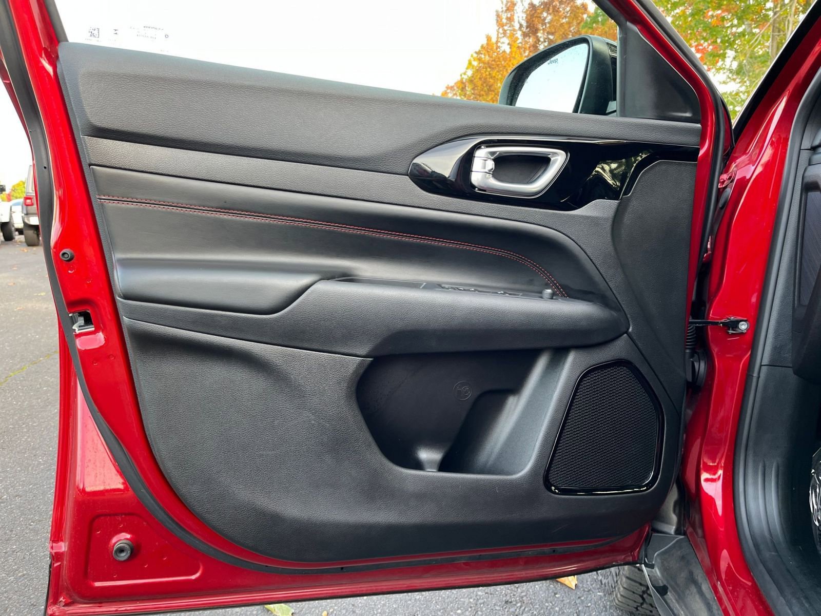 Used 2025 Jeep Compass Trailhawk image 21