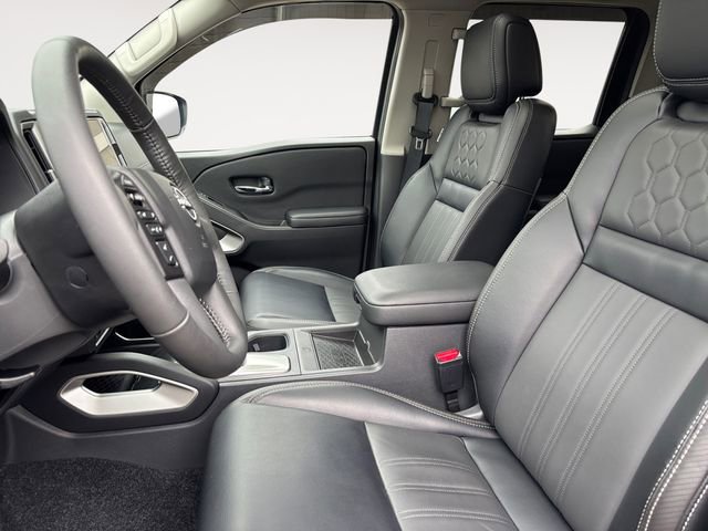 Used 2025 Nissan Frontier SL image 9