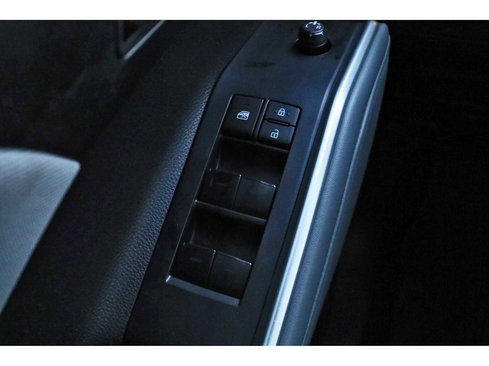 Used 2023 Toyota Highlander LE image 17