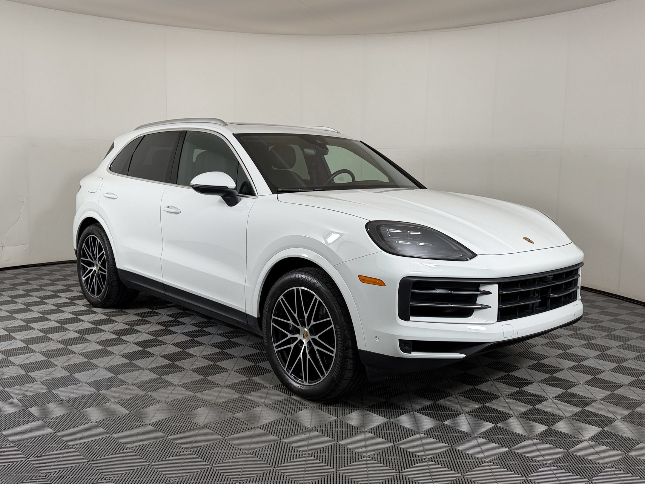 Certified 2024 Porsche Cayenne AWD/4WD image 8