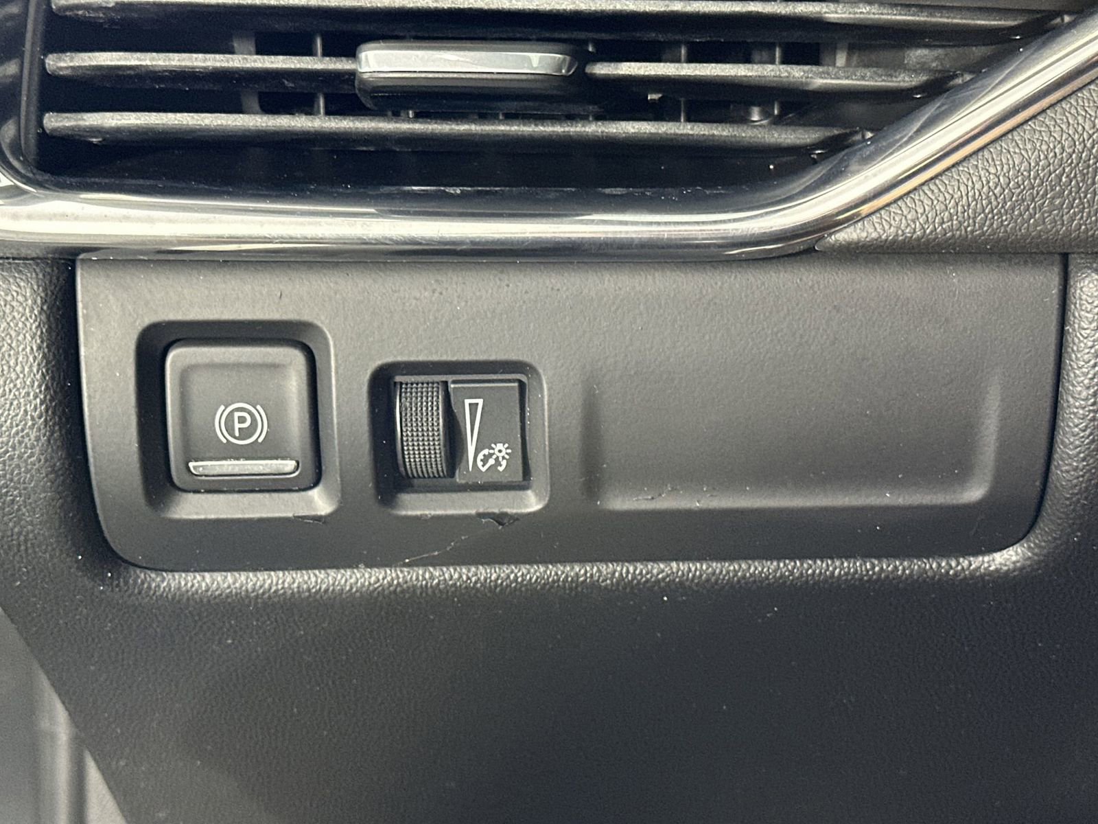 Used 2019 Cadillac XT4 Premium Luxury image 26