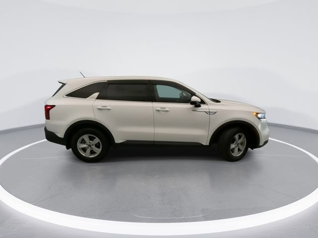 Used 2023 Kia Sorento LX image 5