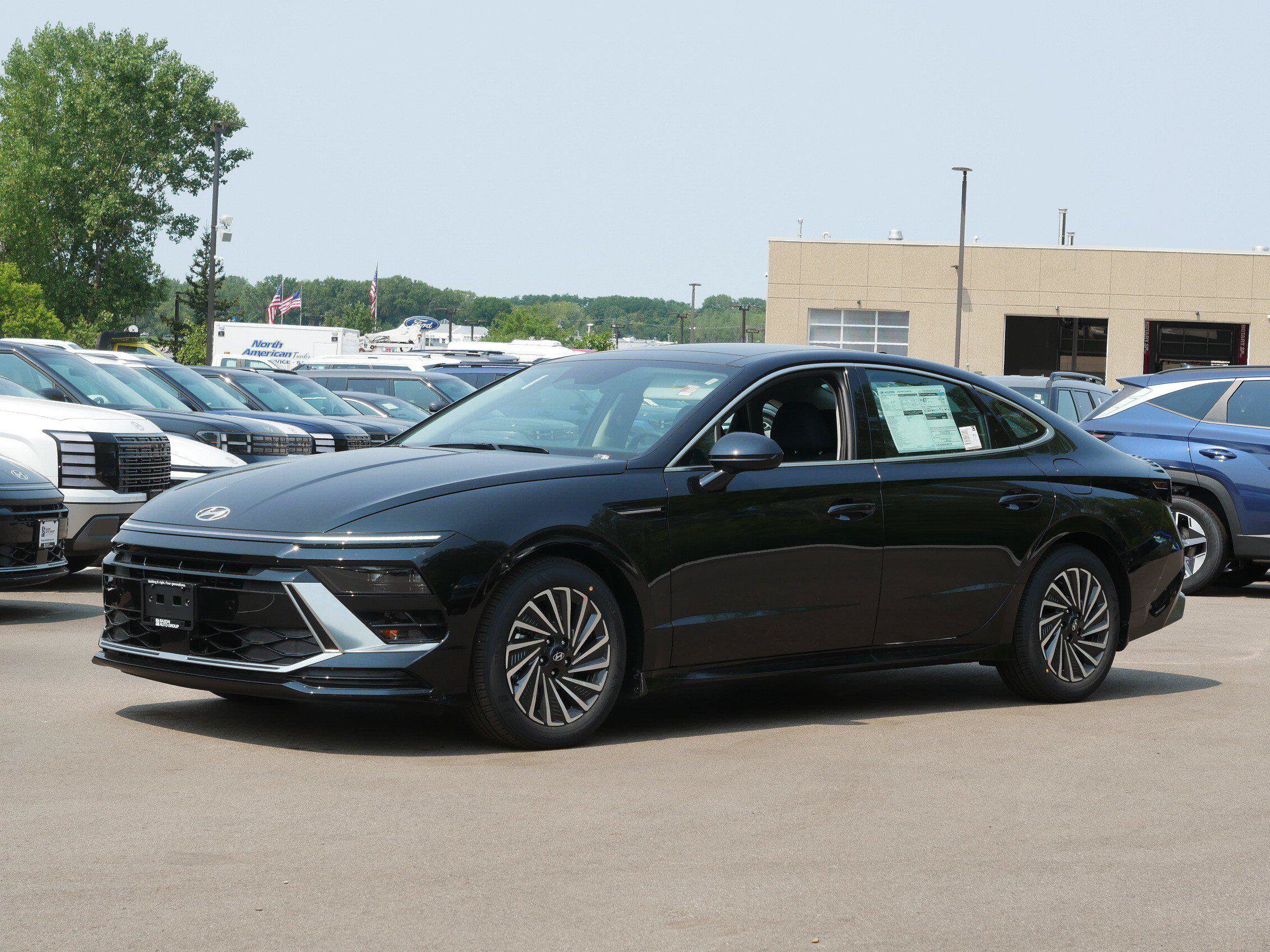 New 2026 Hyundai Sonata SEL FWD image 2