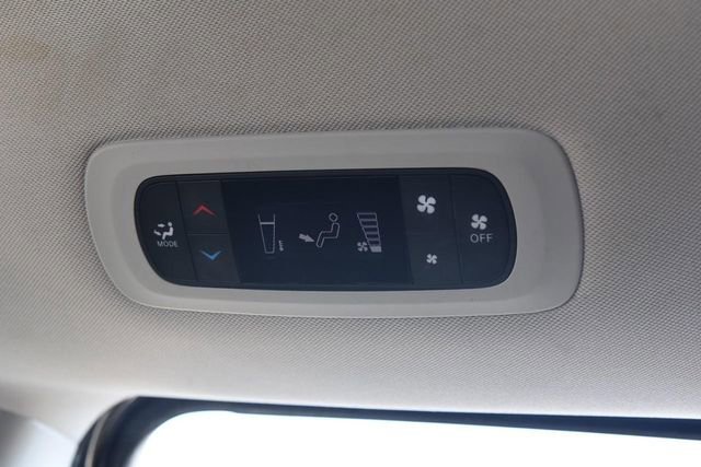 Used 2023 Chrysler Voyager LX image 21