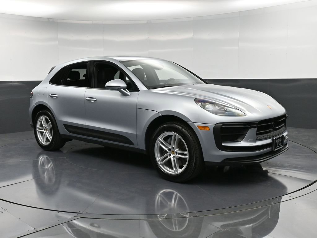 Certified 2025 Porsche Macan image 10