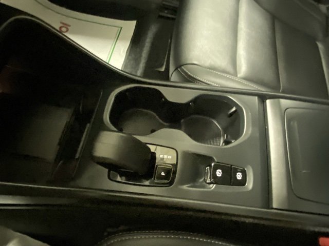 Used 2025 Volvo XC40 B5 Core image 27