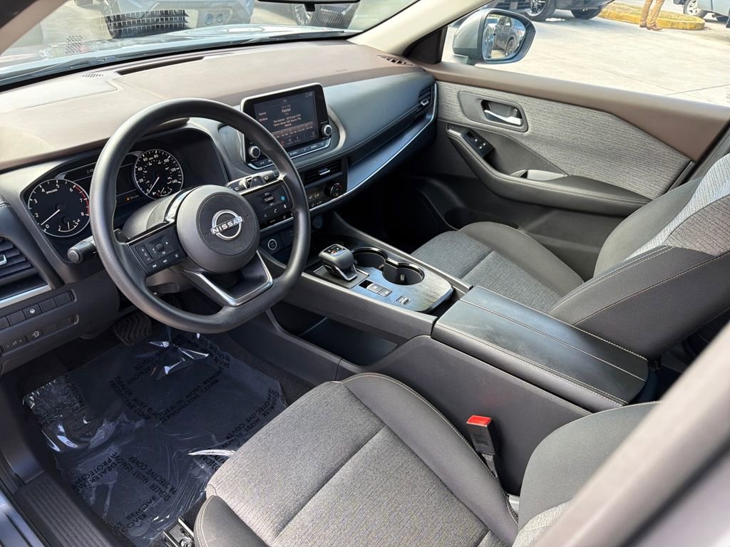 Used 2023 Nissan Rogue SV image 14