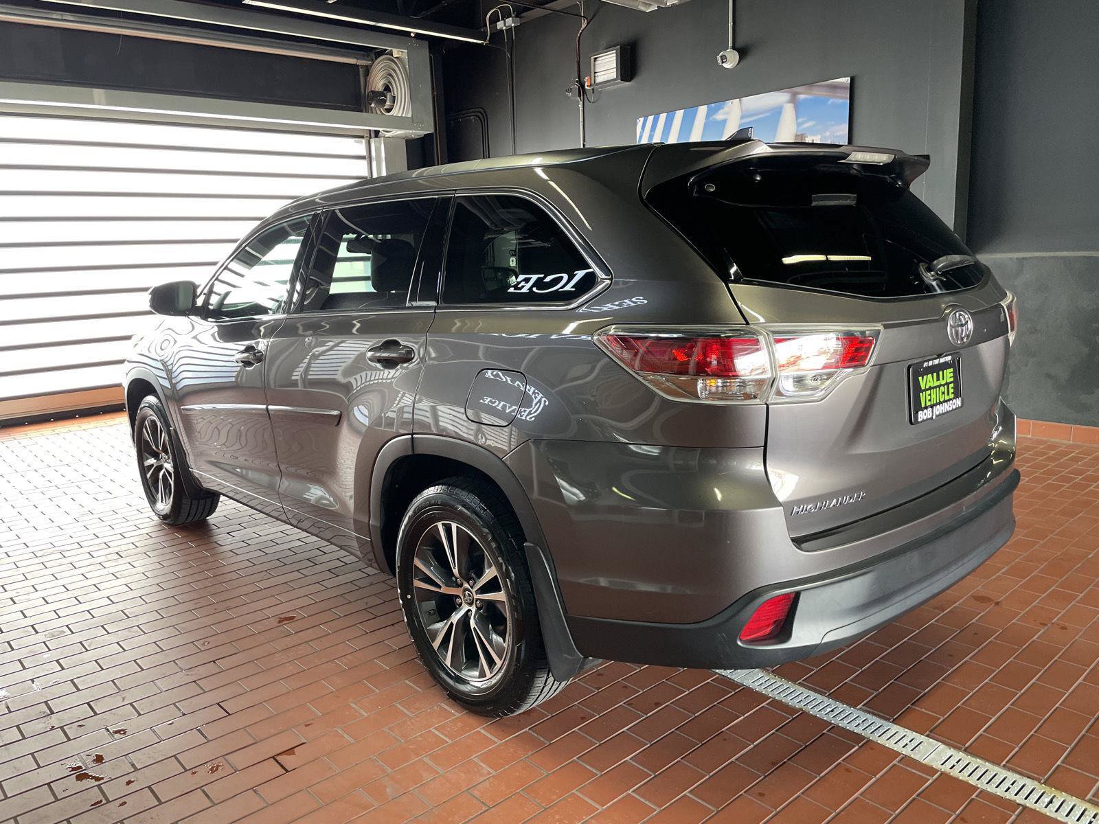 Used 2016 Toyota Highlander XLE AWD/4WD image 5