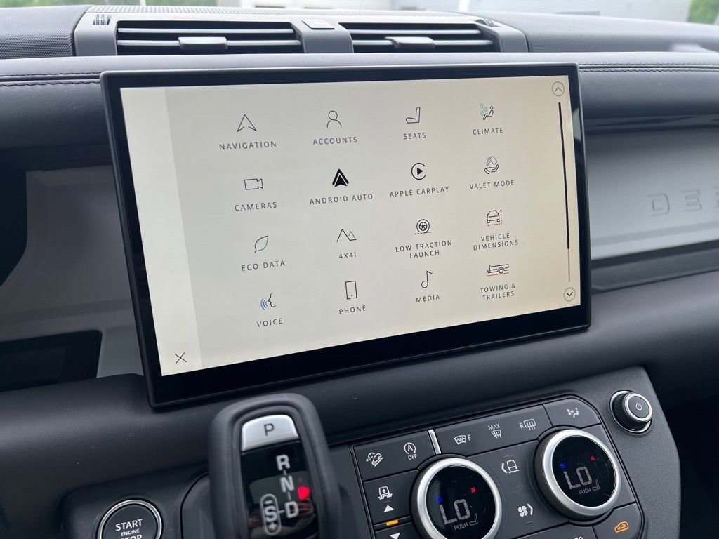 Used 2025 Land Rover Defender 110 S image 16