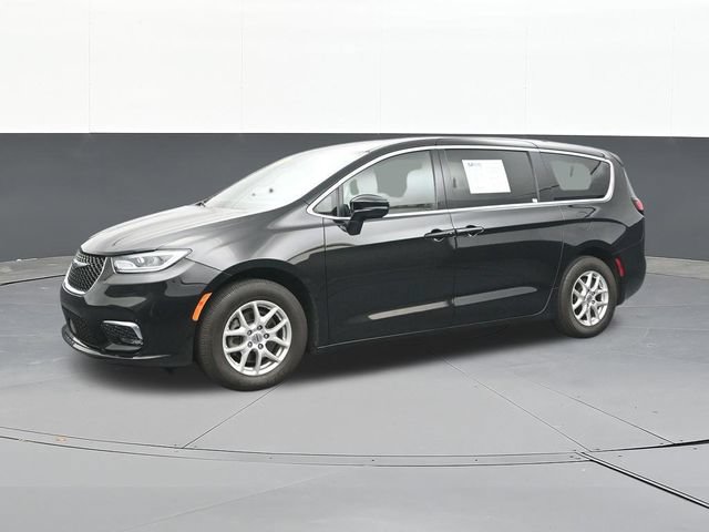 Used 2024 Chrysler Pacifica Touring FWD image 7