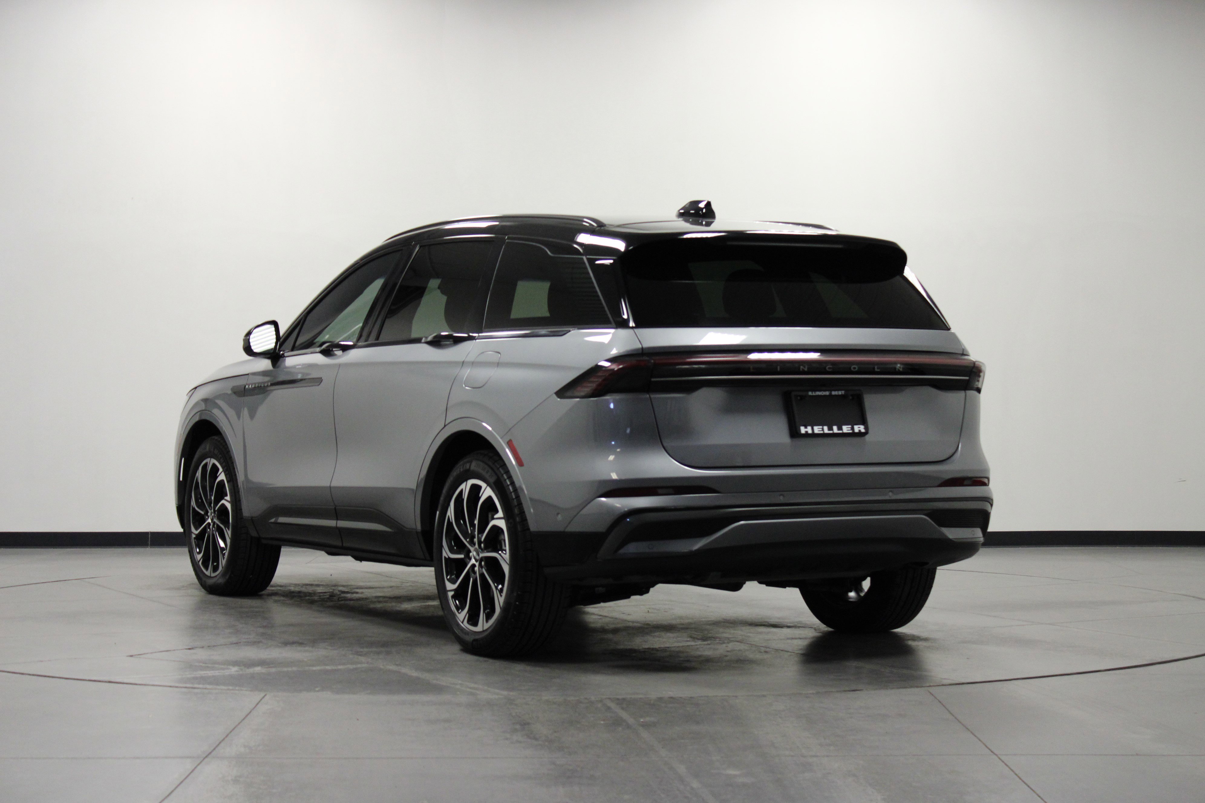 Used 2024 Lincoln Nautilus Reserve w/ Jet Appearance Package (87T) image 6