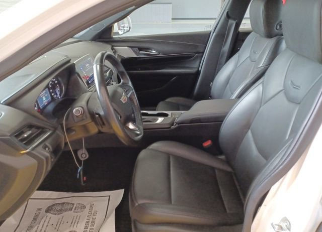 Used 2025 Cadillac CT4 Premium Luxury RWD image 4