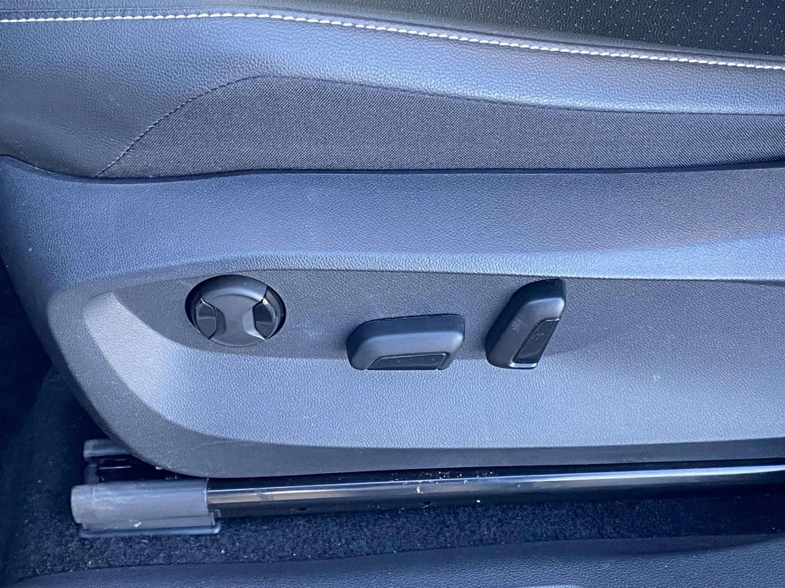 Used 2024 Volkswagen Tiguan SE image 15