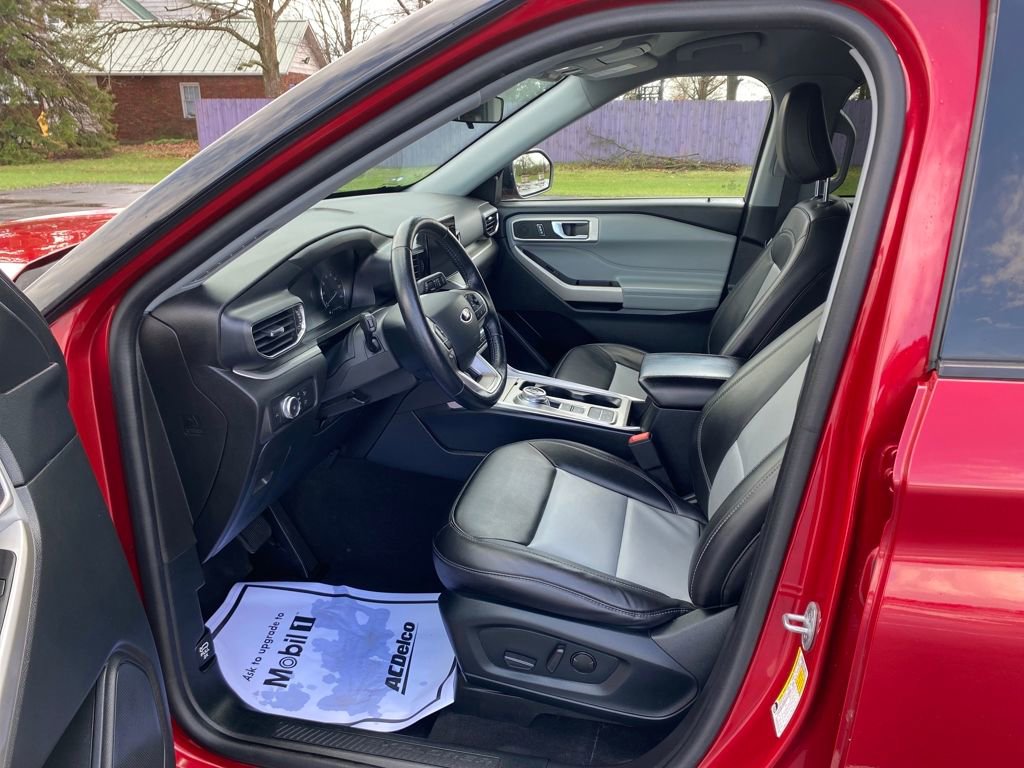 Used 2022 Ford Explorer XLT w/ Equipment Group 202A image 22