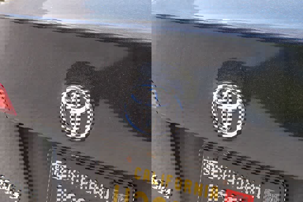 Used 2016 Toyota Corolla LE FWD image 11