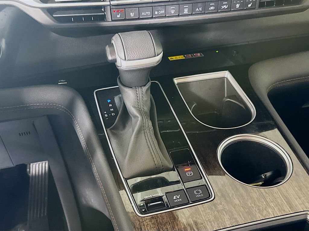 Used 2025 Toyota Sienna Platinum image 16